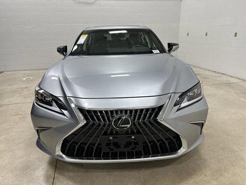 2025 Lexus ES 300h Luxury