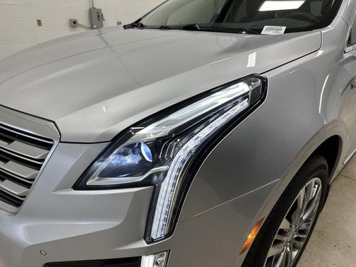 Radiant Silver Metallic 2017 Cadillac XT5 Premium Luxury