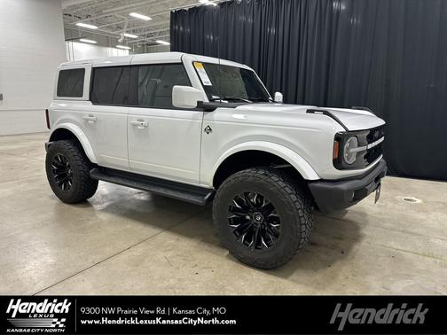 OXFORD WHITE 2025 Ford Bronco Outer Banks