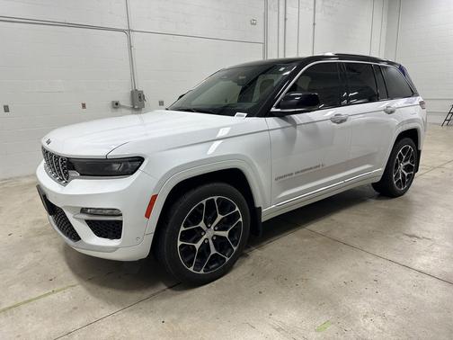 Bright White Clearcoat 2023 Jeep Grand Cherokee Summit