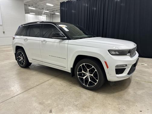 Bright White Clearcoat 2023 Jeep Grand Cherokee Summit