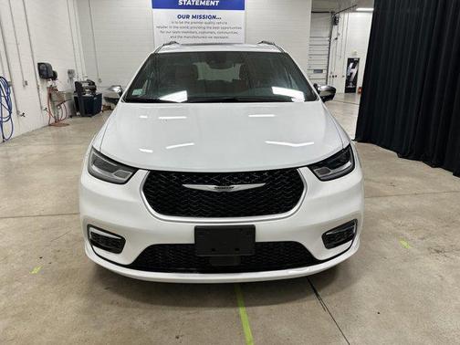 2023 Chrysler Pacifica L