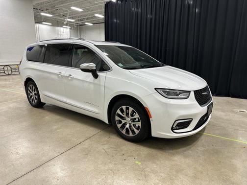 2023 Chrysler Pacifica L