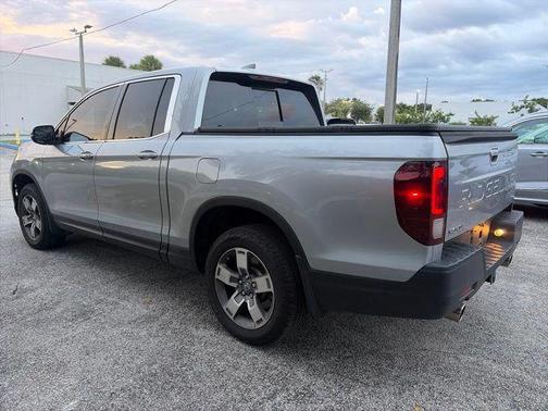 Silver 2024 Honda Ridgeline RTL