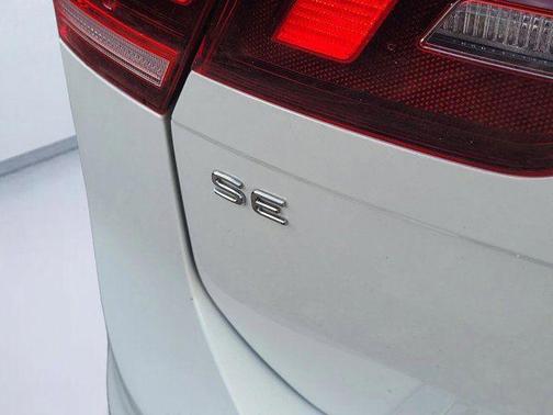 Opal White Pearl Effect 2023 Volkswagen Tiguan 2.0T SE R-Line Black