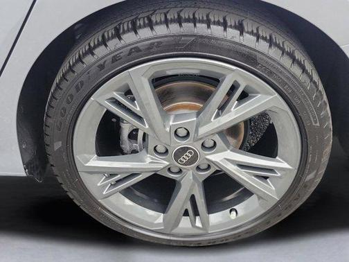 Florett Silver Metallic 2024 Audi A3 40 Premium