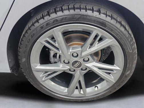 Florett Silver Metallic 2024 Audi A3 40 Premium