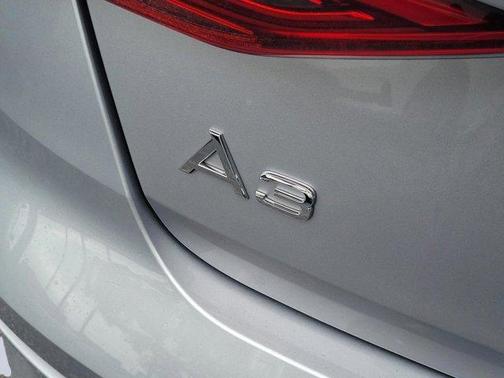 Florett Silver Metallic 2024 Audi A3 40 Premium