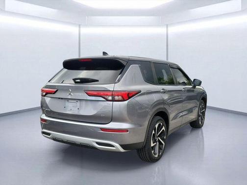 Gray 2022 Mitsubishi Outlander SE