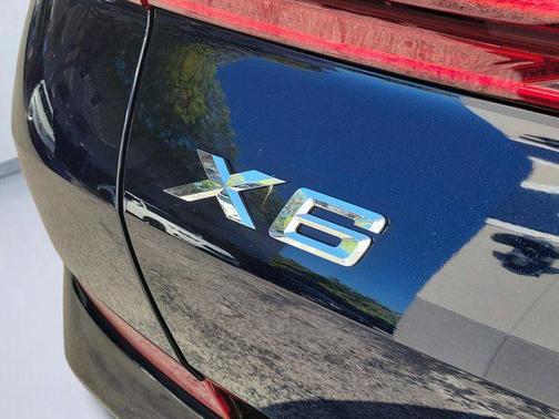 Carbon Black Metallic 2022 BMW X6 xDrive40i