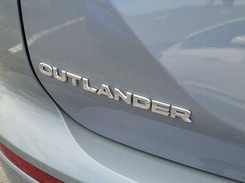 Moonstone Gray / Black Roof 2025 Mitsubishi Outlander SEL