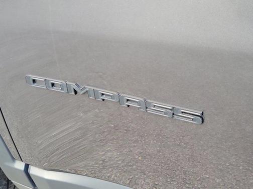 Granite Crystal Clearcoat Metallic 2021 Jeep Compass Latitude