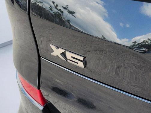 Black Sapphire Metallic 2023 BMW X5 M50i