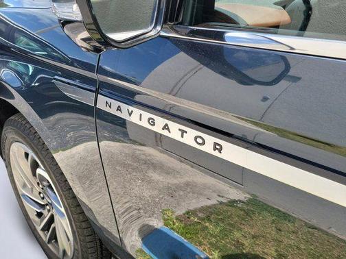 Flight Blue 2025 Lincoln Navigator Reserve