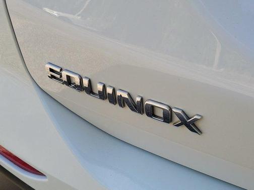 Summit White 2022 Chevrolet Equinox LS