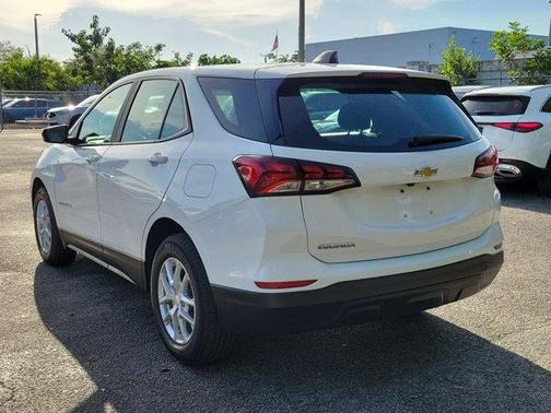 Summit White 2022 Chevrolet Equinox LS