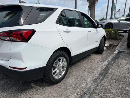 Summit White 2022 Chevrolet Equinox LS