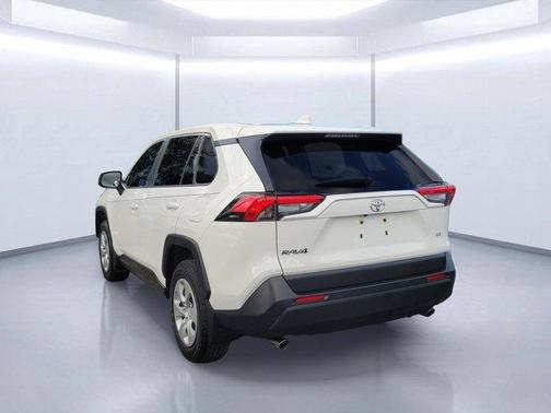 Ice 2025 Toyota RAV4 LE