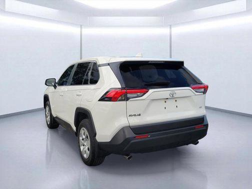 Ice 2025 Toyota RAV4 LE