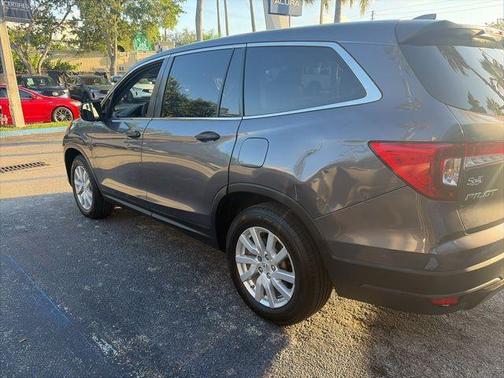 Modern Steel Metallic 2019 Honda Pilot LX