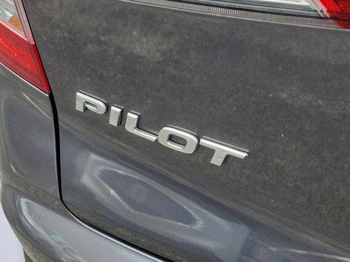 Modern Steel Metallic 2019 Honda Pilot LX