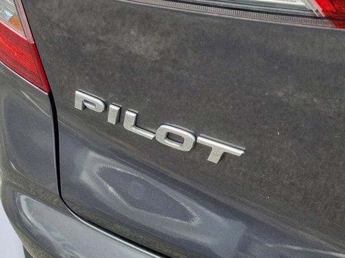 Modern Steel Metallic 2019 Honda Pilot LX