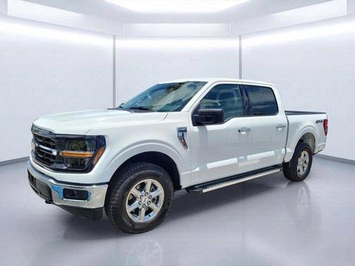 Oxford White 2025 Ford F-150 XLT