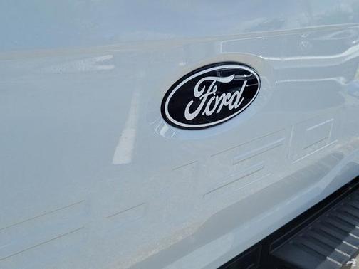 Oxford White 2025 Ford F-150 XLT