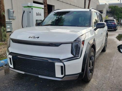 Snow White Pearl 2024 Kia EV9 GT-Line