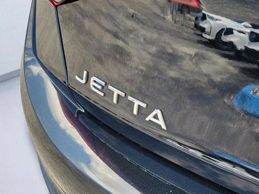 Deep Black Pearl Effect 2022 Volkswagen Jetta 1.5T SE