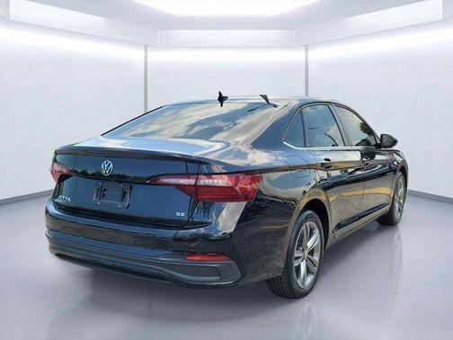 Deep Black Pearl Effect 2022 Volkswagen Jetta 1.5T SE