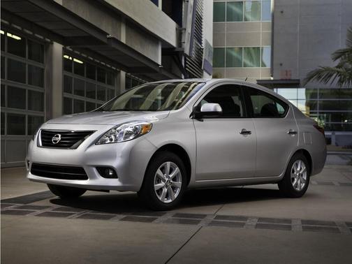 Brilliant Silver 2013 Nissan Versa 1.6 S