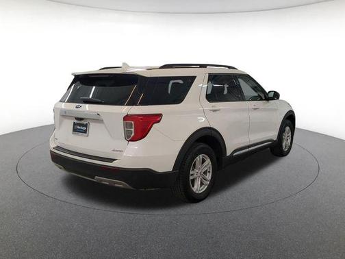 Star White Metallic Tri-Coat 2022 Ford Explorer XLT