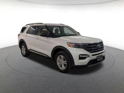 Star White Metallic Tri-Coat 2022 Ford Explorer XLT
