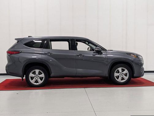 Magnetic Gray Metallic 2022 Toyota Highlander Hybrid LE