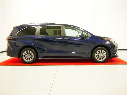 2024 Toyota Sienna XLE 7 Passenger