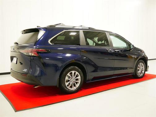 2024 Toyota Sienna XLE 7 Passenger