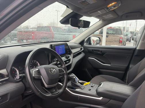 Magnetic Gray Metallic 2023 Toyota Highlander LE