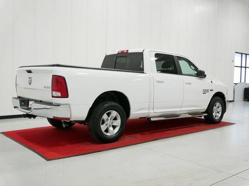 Bright White Clearcoat 2019 RAM 1500 SLT
