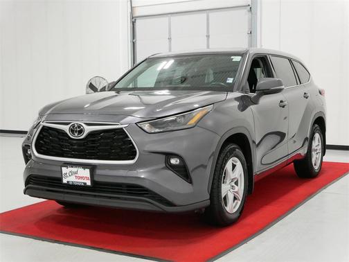 2022 Toyota Highlander LE