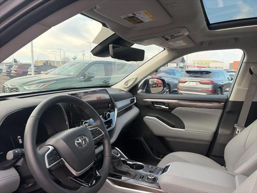 2024 Toyota Highlander Platinum