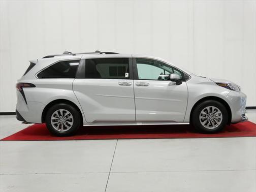 2024 Toyota Sienna XLE 7 Passenger