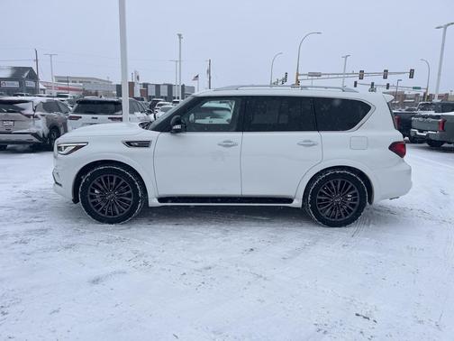 2022 INFINITI QX80 Luxe