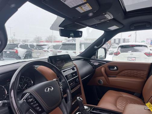 2022 INFINITI QX80 Luxe