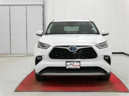 2022 Toyota Highlander Hybrid Platinum