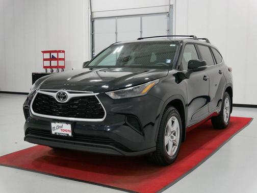 Midnight Black Metallic 2023 Toyota Highlander L