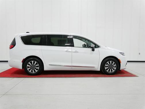 2023 Chrysler Pacifica Hybrid Limited