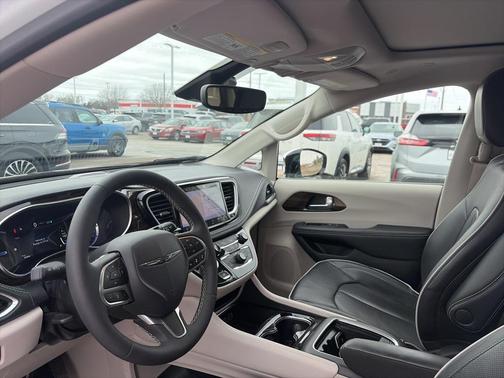 2023 Chrysler Pacifica Hybrid Limited