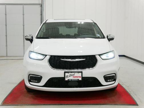 2023 Chrysler Pacifica Hybrid Limited