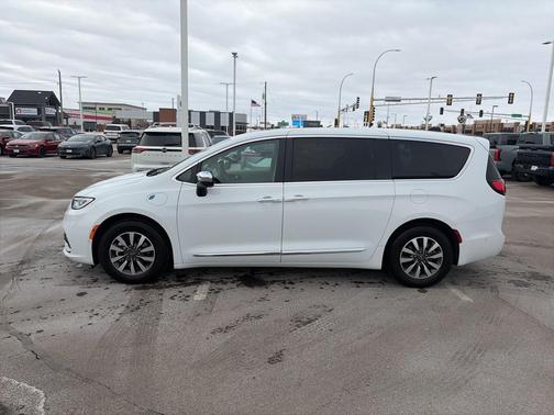 2023 Chrysler Pacifica Hybrid Limited